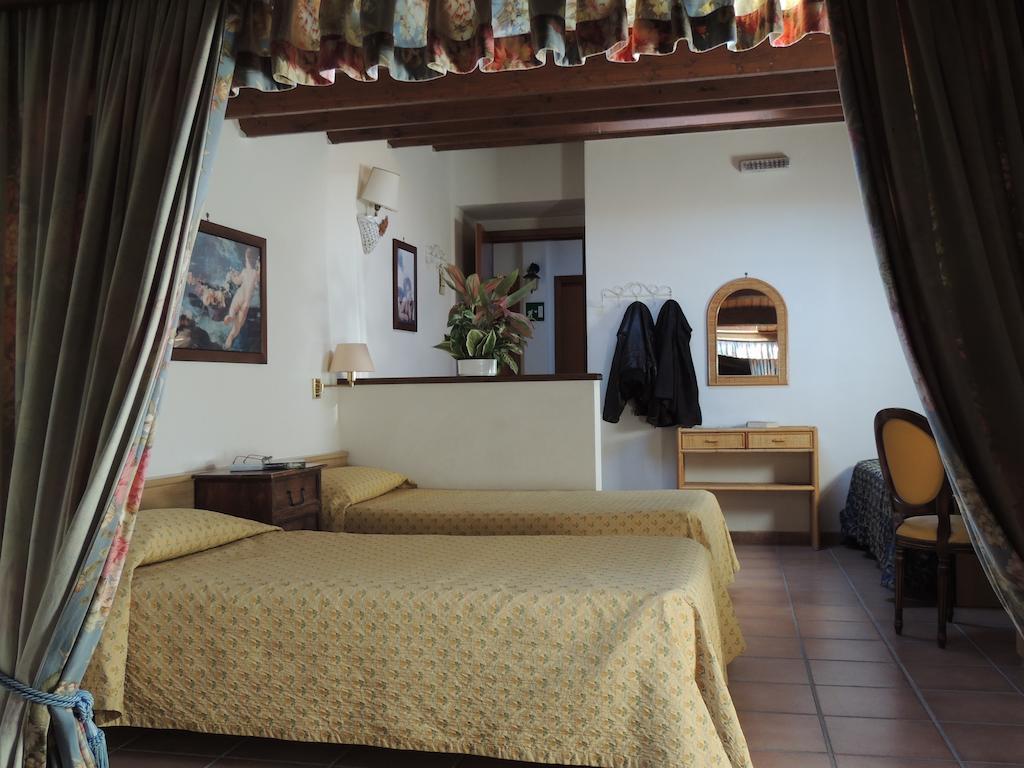 Country Relais I Due Laghi Villa Anguillara Sabazia Ruang foto