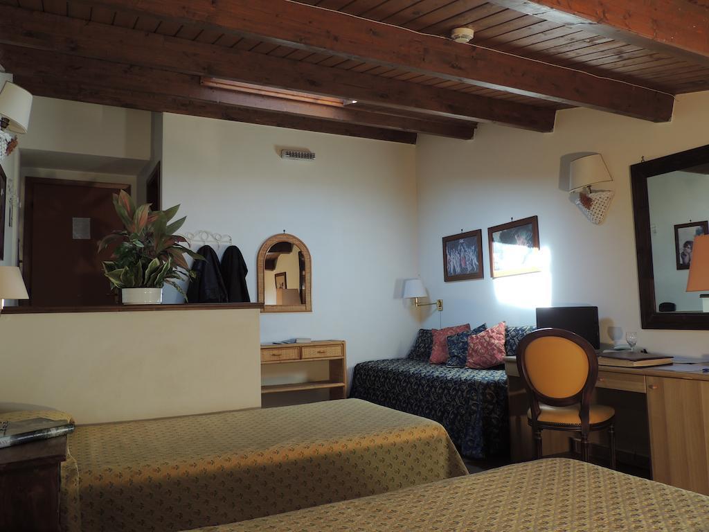 Country Relais I Due Laghi Villa Anguillara Sabazia Ruang foto